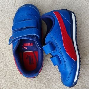 Blue kids Puma runners (lights up)